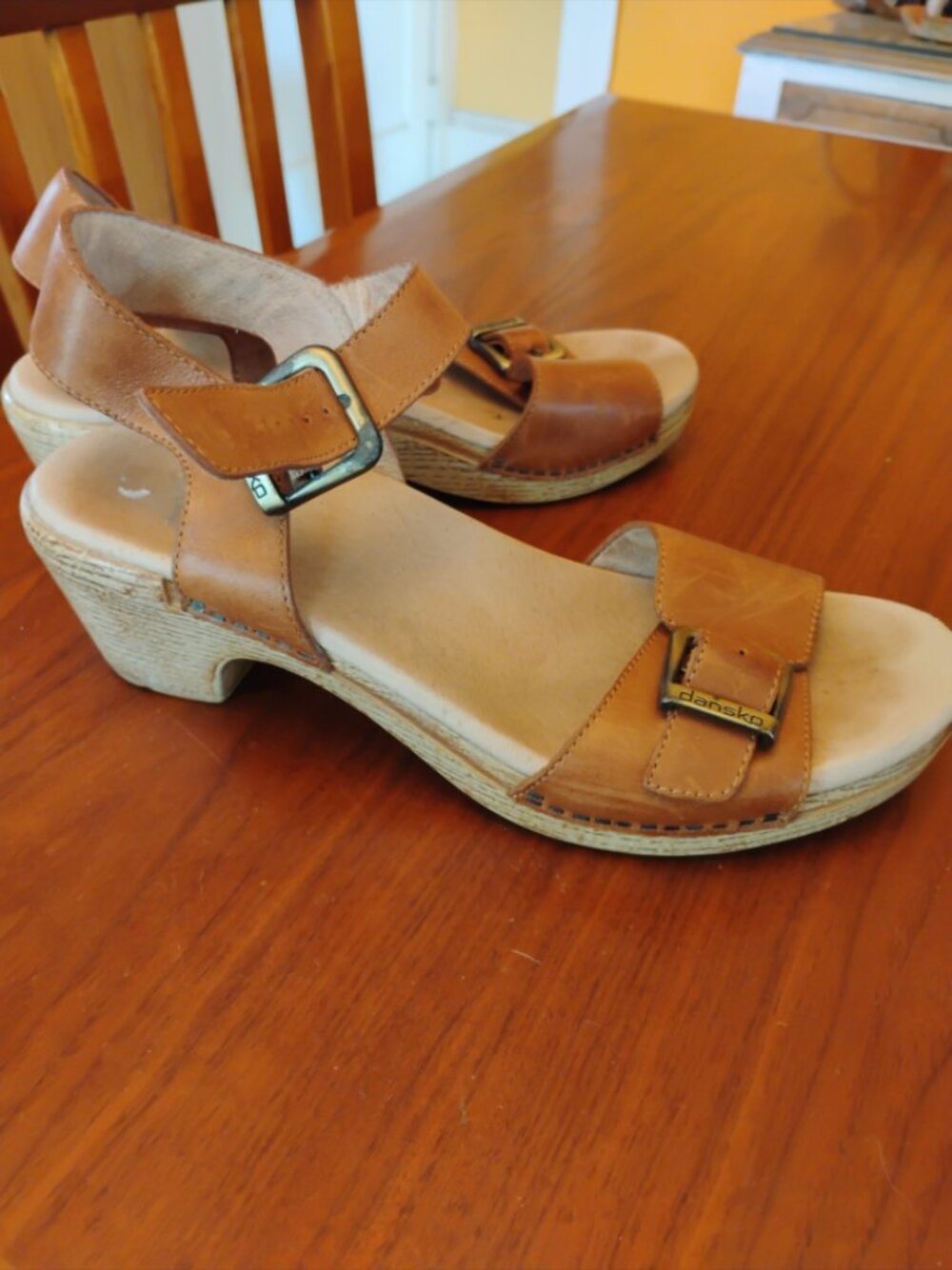 Stylish Dansko Tan Sandals 40 Comfortable